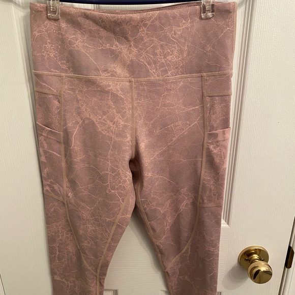Pink Digital Granite Pocket Light n Tight Hi-rise 7/8 24" size: 6-8 - Picture 2 of 4